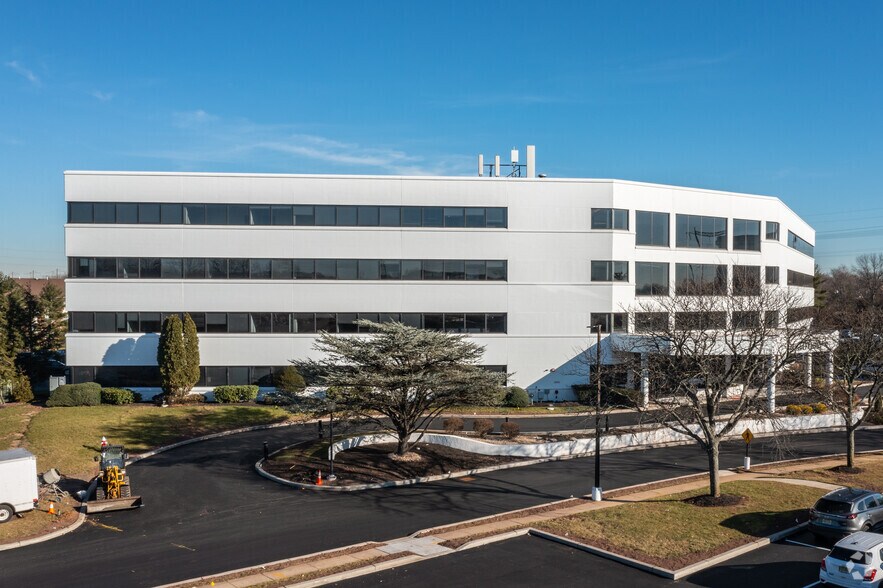 200 Metroplex Dr, Edison, NJ à louer - Photo du bâtiment - Image 3 de 6