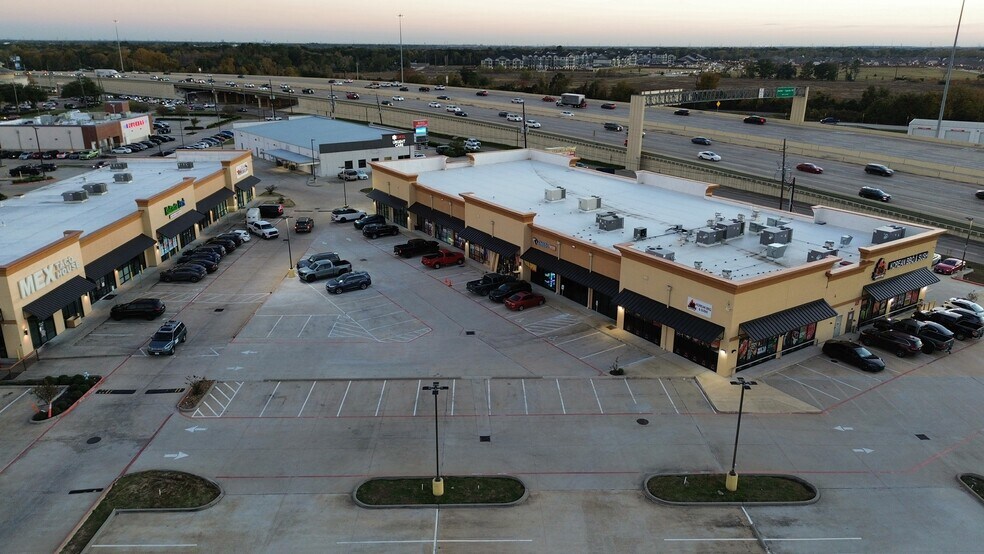 25414 Northwest Fwy, Cypress, TX à louer - Photo du bâtiment - Image 3 de 12