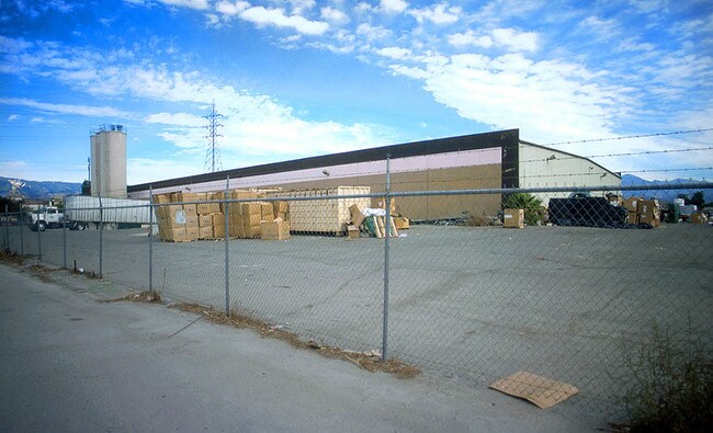 Plus de détails pour 1493 E San Bernardino Ave, San Bernardino, CA - Industriel à louer