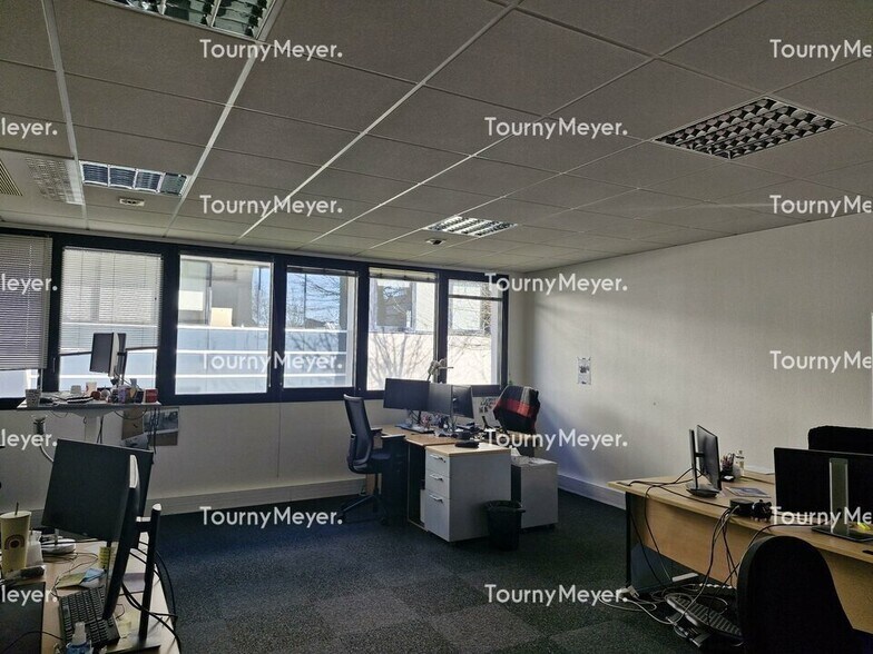 Office in Rennes for lease - Building Photo - Image 3 of 5