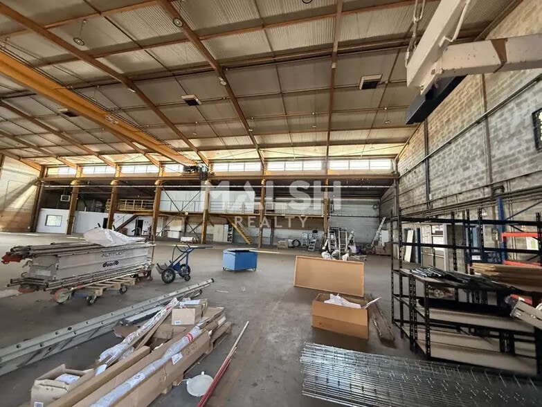 Industrial in Vaulx-en-Velin for lease - Interior Photo - Image 2 of 16