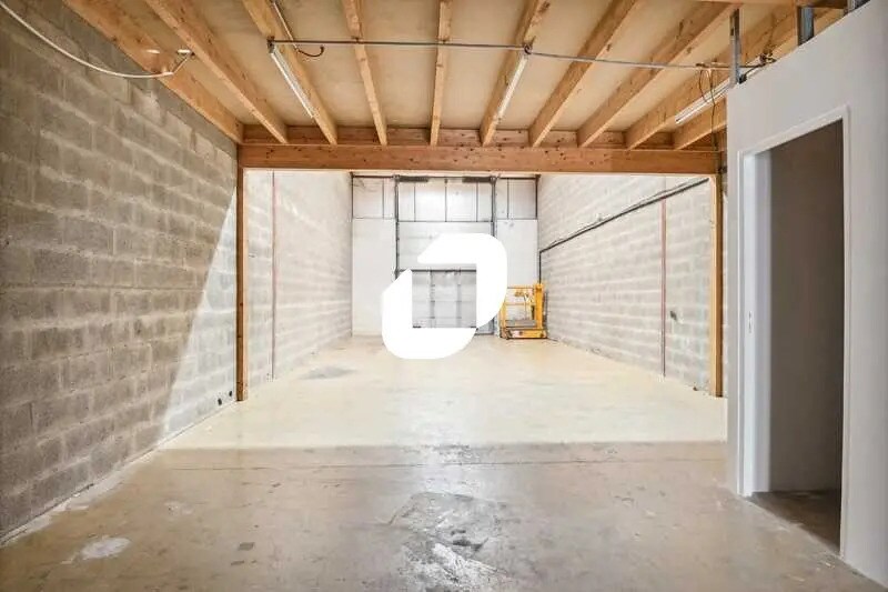 Flex in Grigny for lease - Interior Photo - Image 3 of 7