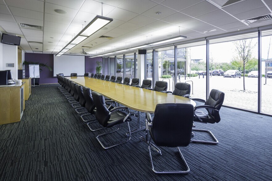 1 Seebeck Pl, Milton Keynes à louer - Photo du bâtiment - Image 2 de 7