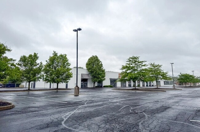 Plus de détails pour 5055 E Main St, Columbus, OH - Commerce de détail à vendre