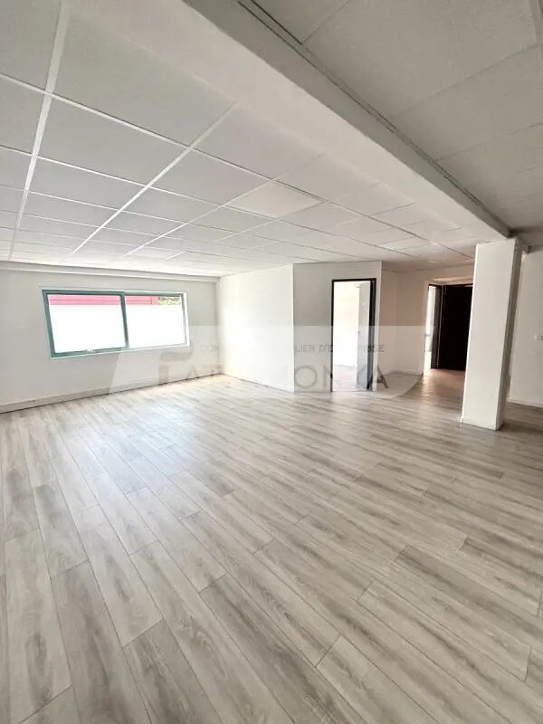 Office in Aubagne for lease Interior Photo- Image 1 of 9