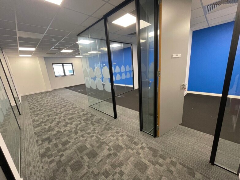 Unit 15 Nimbus, Hercules Way, Farnborough à louer - Photo intérieure - Image 3 de 5