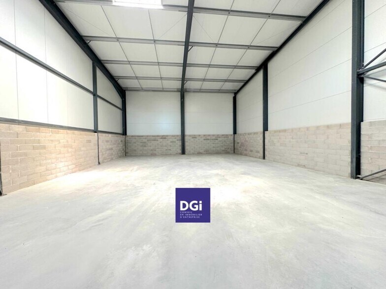 Flex in Nîmes for lease - Interior Photo - Image 3 of 5