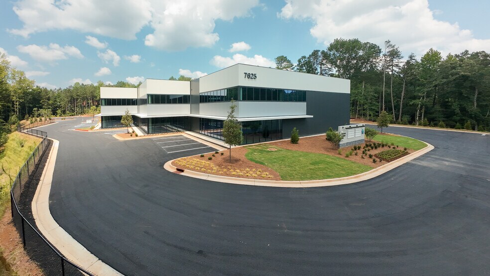 7625 New Boyd Rd, Johns Creek, GA à louer - Photo principale - Image 1 de 13
