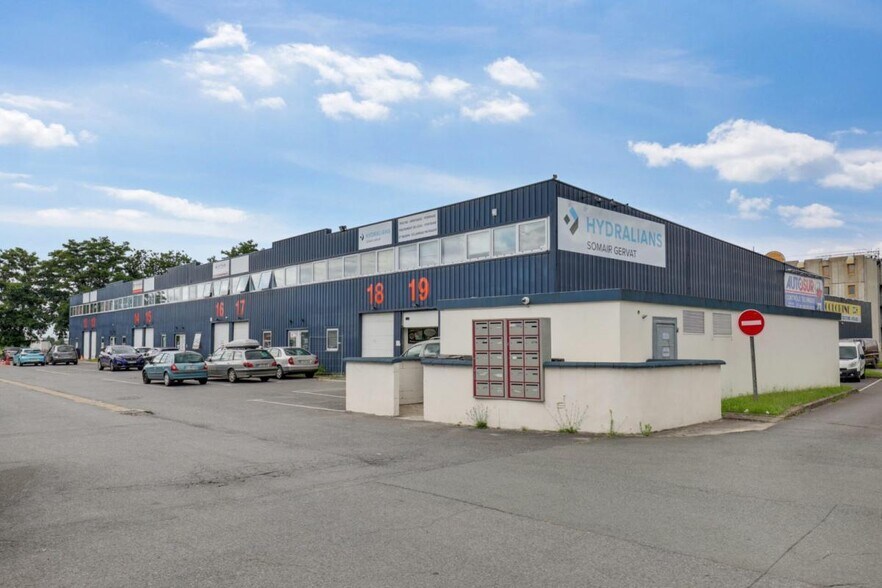 4 Route De Longjumeau, Chilly-Mazarin à louer - Photo du bâtiment - Image 2 de 7