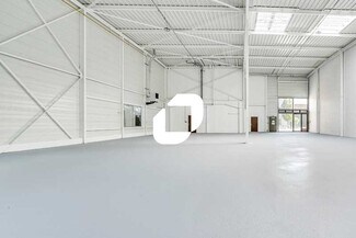 Plus de détails pour Local d'activités à louer