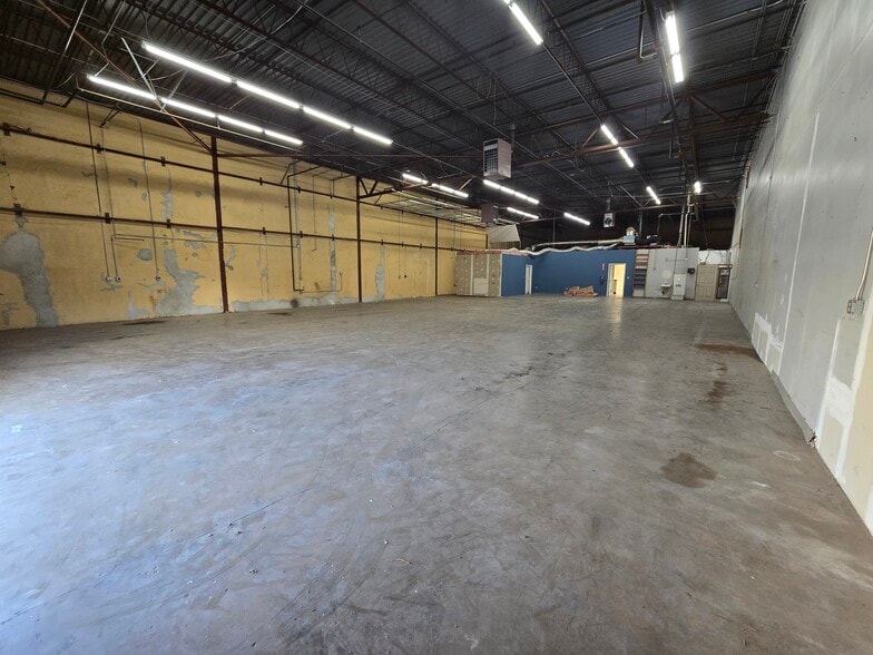 5700-5788 Distribution Dr, Memphis, TN for lease - Building Photo - Image 1 of 10