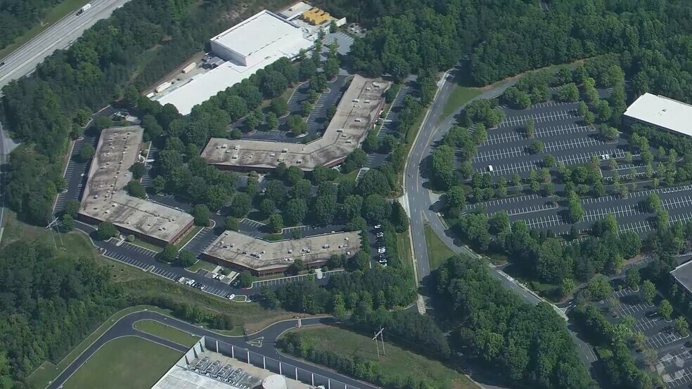 11560 Great Oaks Way, Alpharetta, GA à louer - Vidéo aérienne - Image 2 de 23