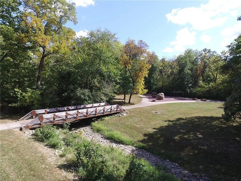 10806 Grandview Rd, Kansas City, MO à vendre - Photo du bâtiment - Image 2 de 7