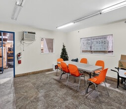 1930-1960 52e Av, Montréal, QC for lease Interior Photo- Image 2 of 3