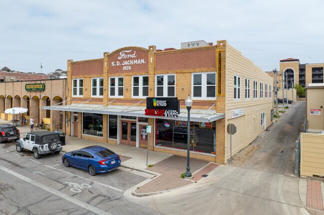 More details for 211-215 E Hutchison St, San Marcos, TX - Office/Retail for Lease