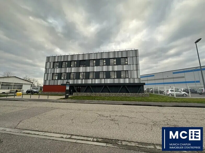 Office in Entzheim for lease - Building Photo - Image 1 of 9