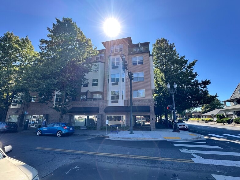 1500 NE 15th Ave, Portland, OR for lease - Building Photo - Image 3 of 33