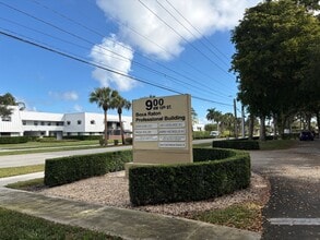 900 NW 13th St, Boca Raton, FL à louer Photo du bâtiment- Image 2 de 3