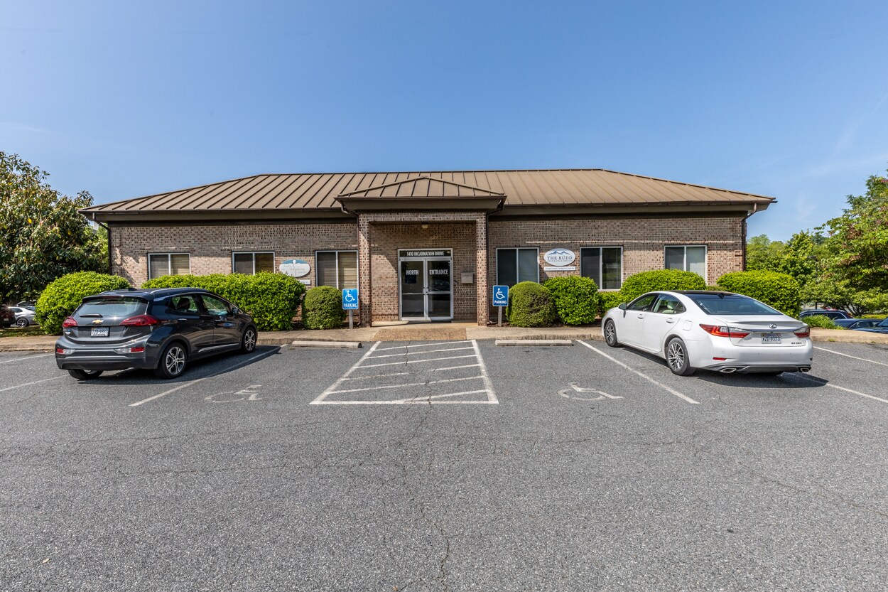 1410 Incarnation Dr, Charlottesville, VA à vendre Photo du bâtiment- Image 1 de 7
