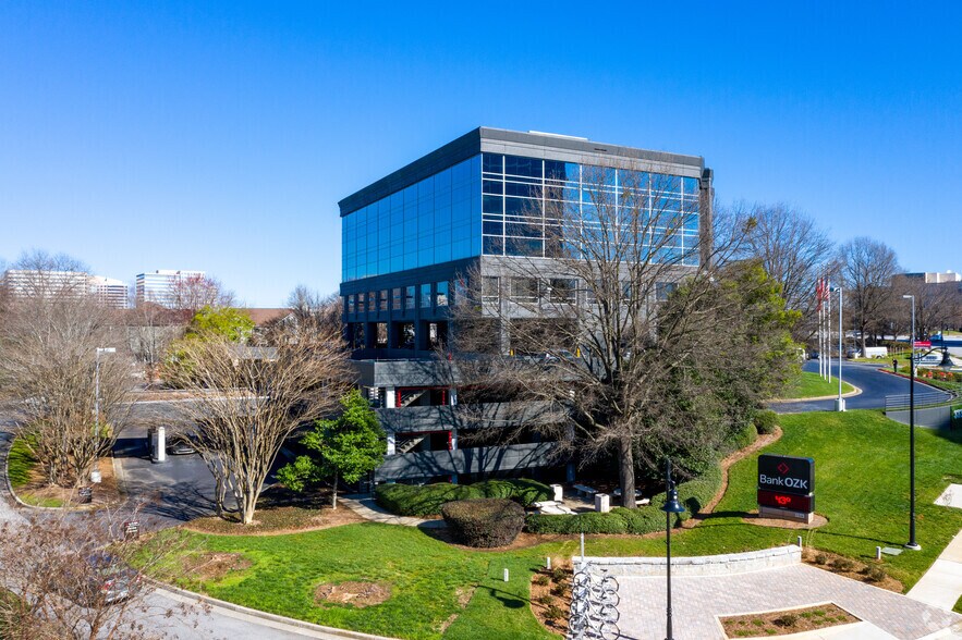 3333 Riverwood Pky, Atlanta, GA à louer - Photo du bâtiment - Image 3 de 14