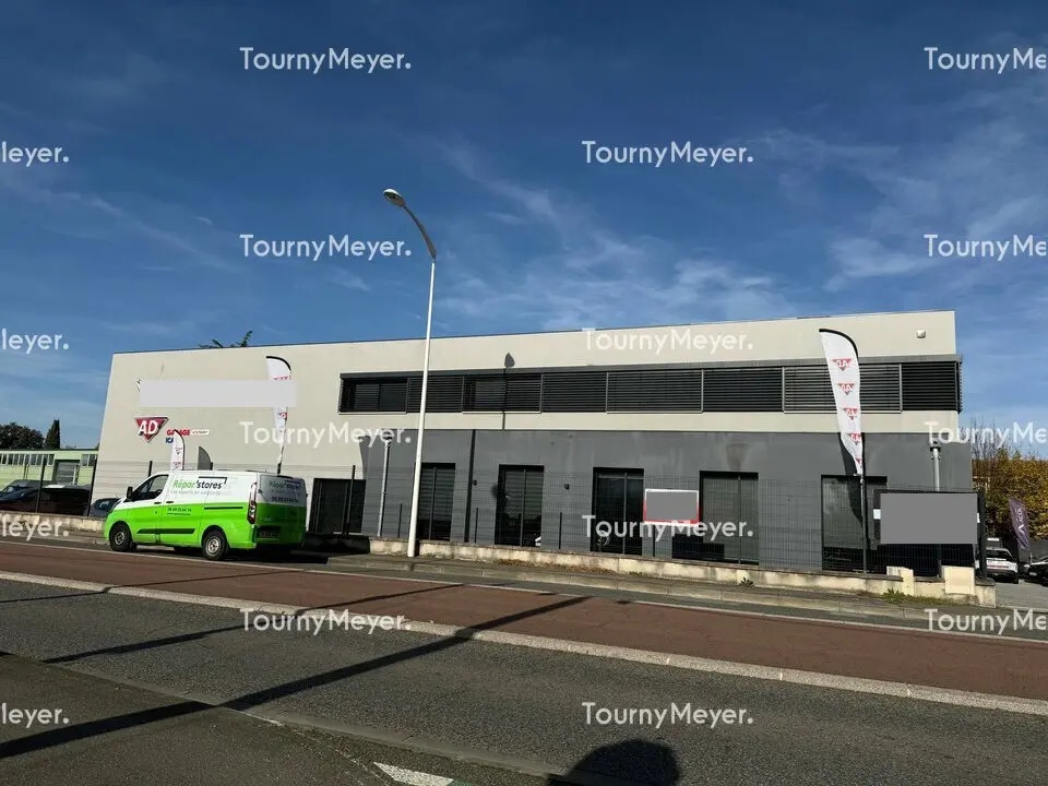 Retail in Balma for lease Primary Photo- Image 1 of 13