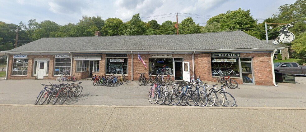 1557 Main St, Pleasant Valley, NY à vendre - Photo du bâtiment - Image 2 de 5