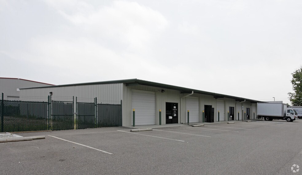 2100 Aluminum Ave, Hampton, VA à vendre - Photo du bâtiment - Image 2 de 12