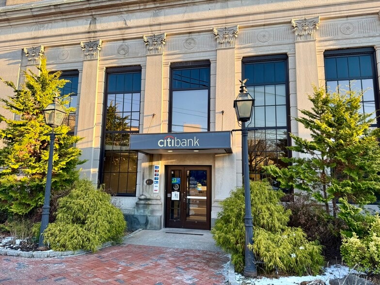 4 Grace Ave, Great Neck, NY for lease - Building Photo - Image 3 of 17