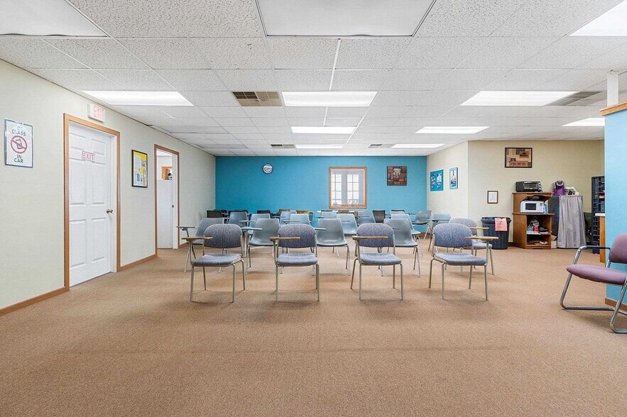 1639 Deckner Ave, Green Bay, WI à louer - Photo du bâtiment - Image 3 de 7