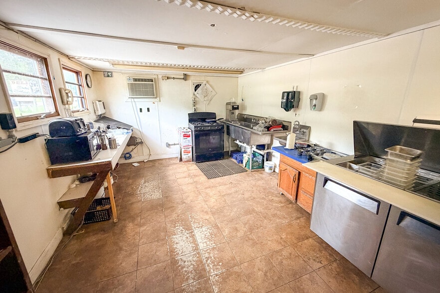 3033 Theodore Roosevelt Hwy, Waterbury, VT for sale - Building Photo - Image 3 of 10