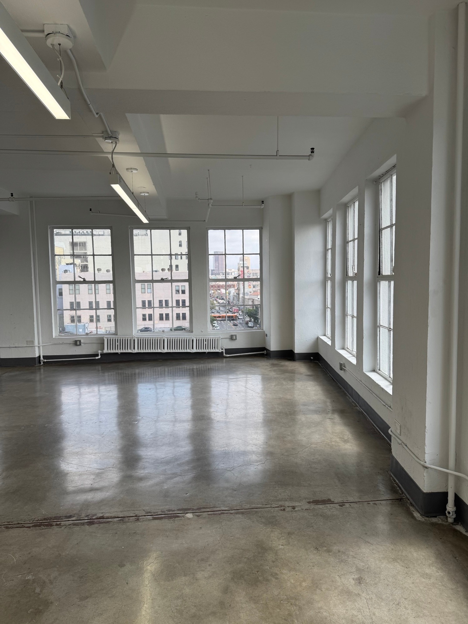 122 E 7th St, Los Angeles, CA for lease Interior Photo- Image 1 of 3