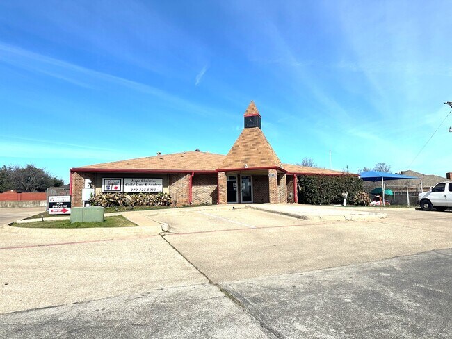 Plus de détails pour 2210 Kelly Blvd, Carrollton, TX - Commerce de détail à vendre