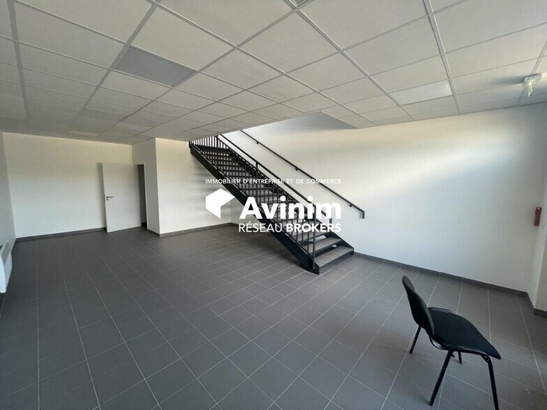 Office in Rousset for sale - Interior Photo - Image 3 of 5