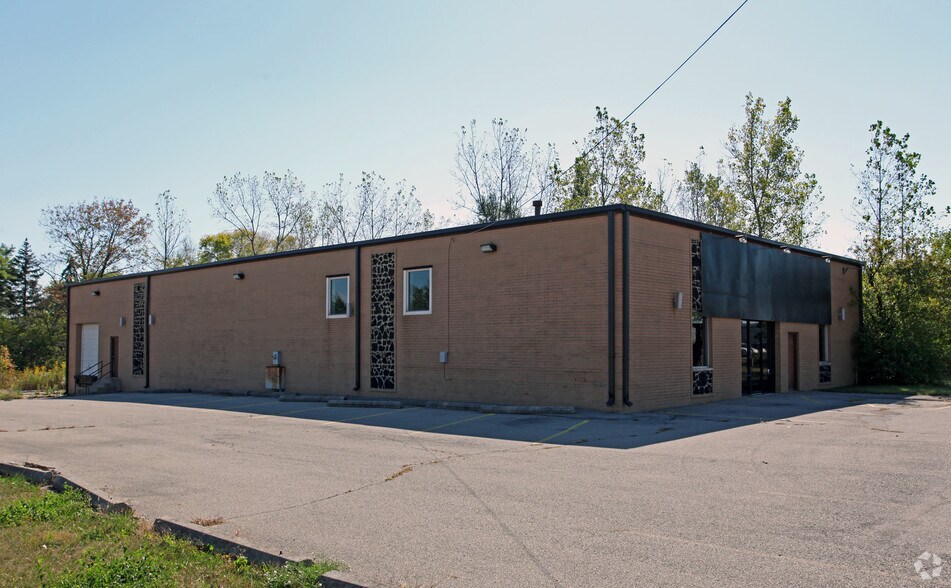 6945 Homestretch Ave, Dayton, OH à louer - Photo du bâtiment - Image 2 de 2