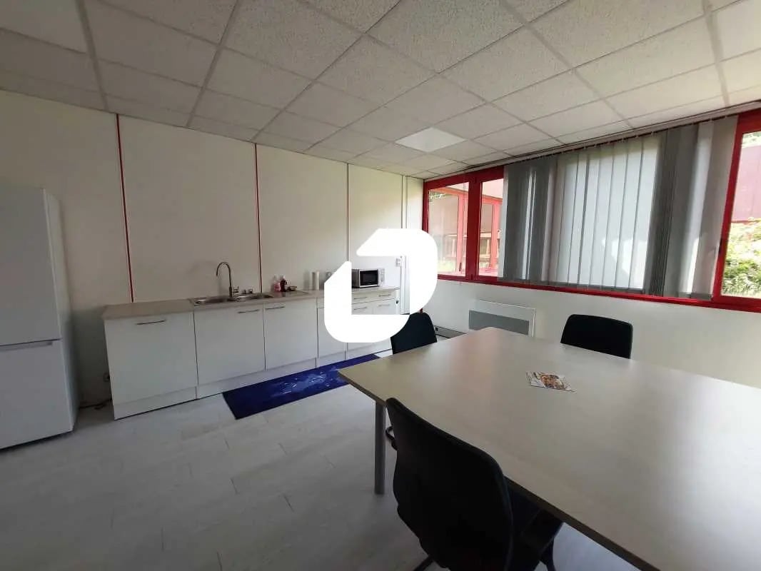 Flex in Trappes for lease Interior Photo- Image 1 of 9