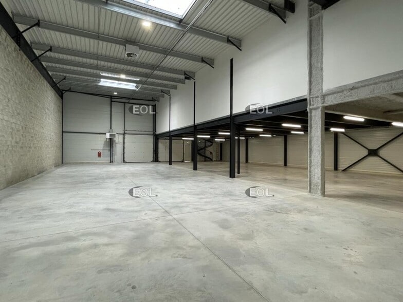 Flex in Gennevilliers for sale - Building Photo - Image 1 of 14