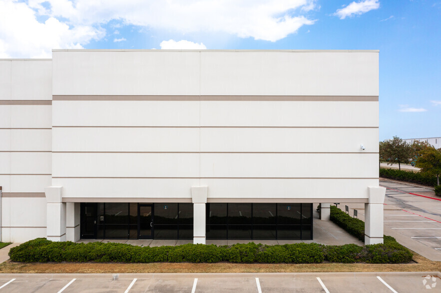 4265 Trade Center Dr, Grapevine, TX for lease - Building Photo - Image 3 of 5