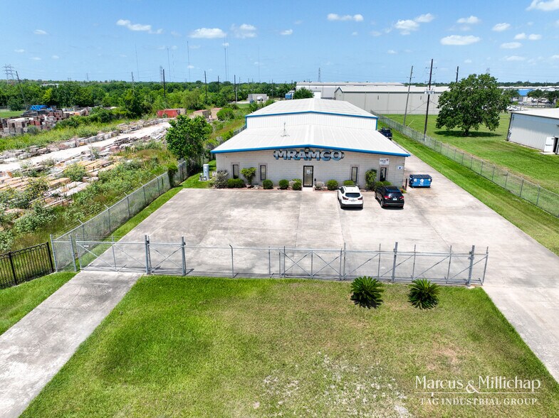 15060 West Dr, Houston, TX à vendre - Photo du bâtiment - Image 2 de 15