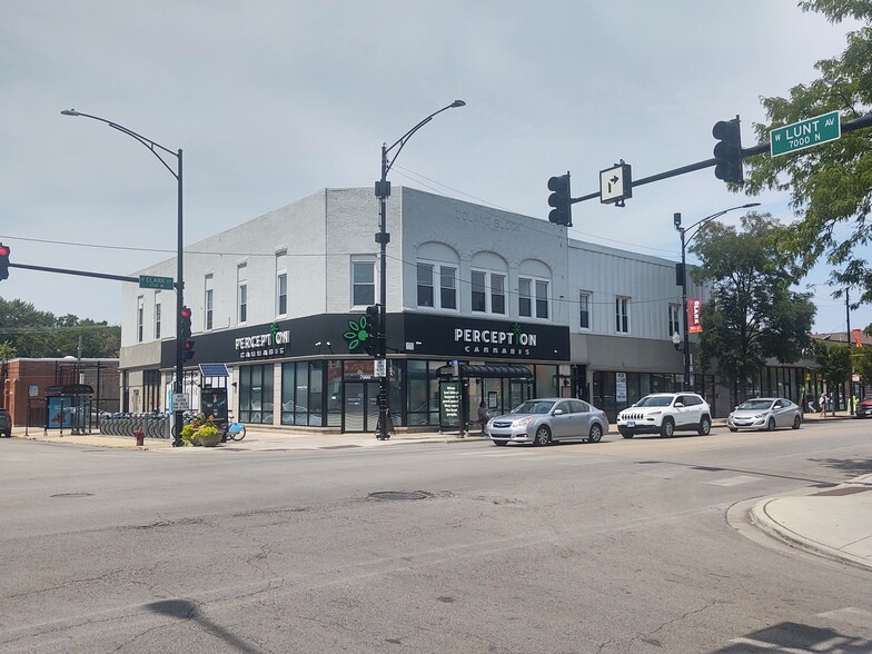 7000-20 N Clark St, Chicago, IL for lease - Building Photo - Image 1 of 8