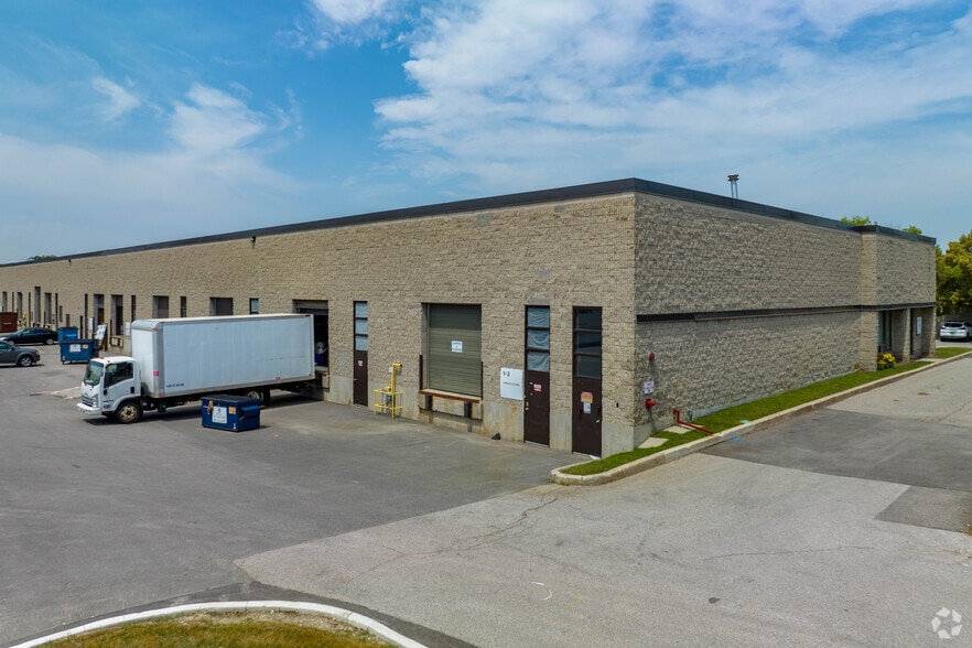 1815 Meyerside Dr, Mississauga, ON for lease - Building Photo - Image 2 of 4