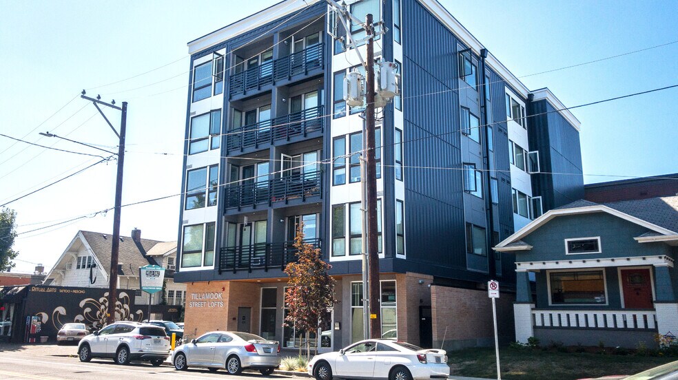 2025 NE 42nd Ave, Portland, OR à louer - Photo du bâtiment - Image 2 de 5