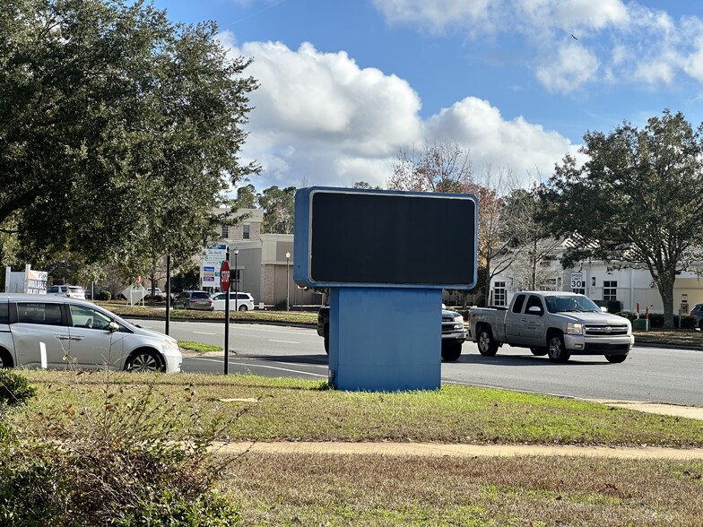 2906 Kerry Forest Pky, Tallahassee, FL for lease - Building Photo - Image 2 of 27