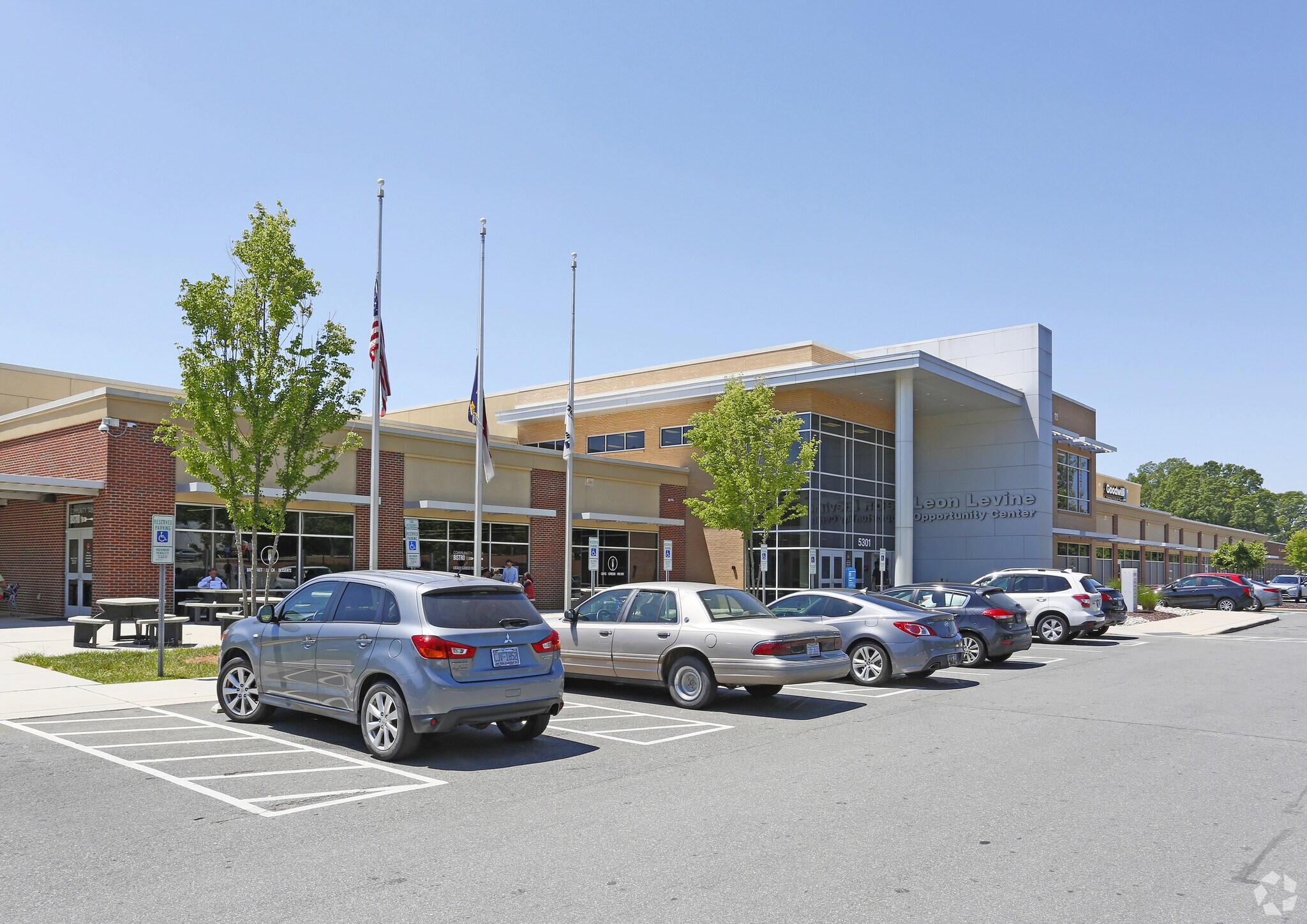 5301 Wilkinson Blvd, Charlotte, NC for lease Primary Photo- Image 1 of 8