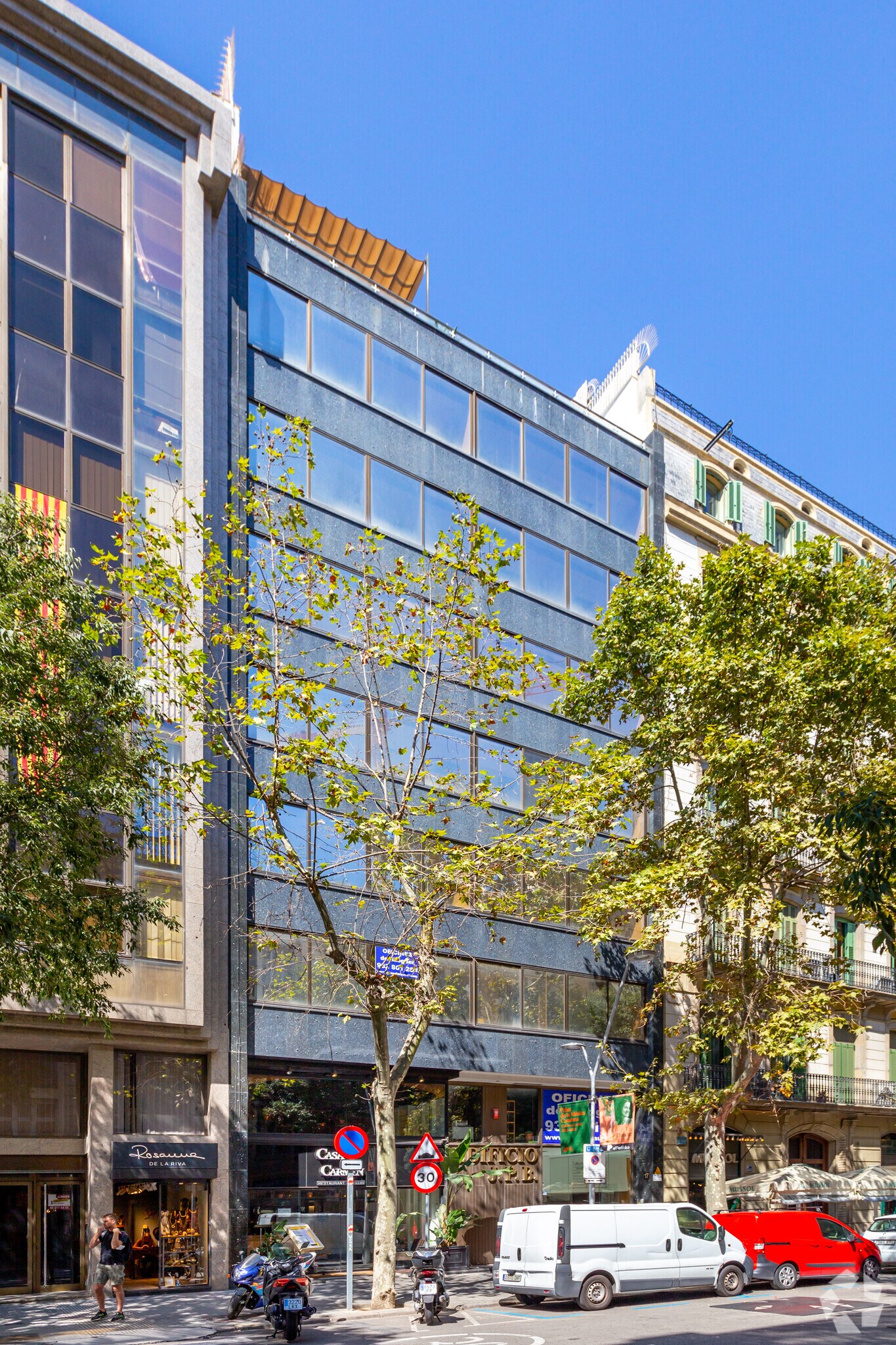 Office in Barcelona, Barcelona for lease Primary Photo- Image 1 of 4