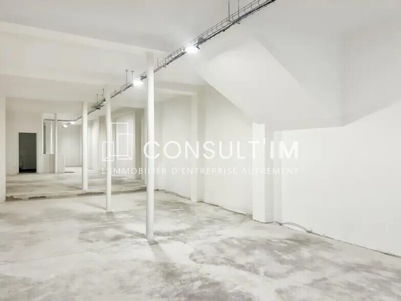 58 Rue De Paradis, Paris à louer - Photo du bâtiment - Image 2 de 5