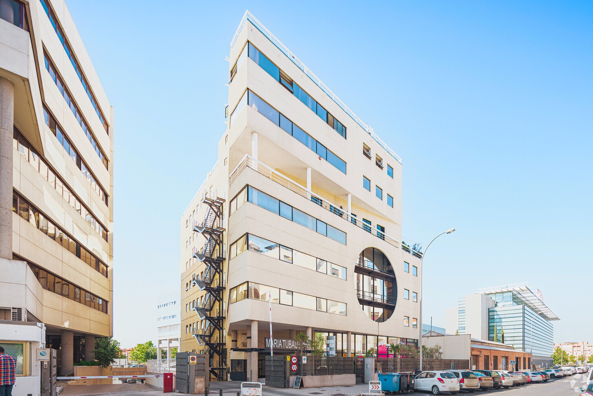 Office in Madrid, Madrid for sale Primary Photo- Image 1 of 6