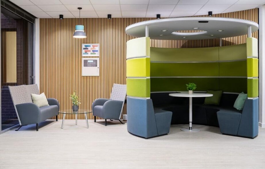 2 Coal Rd, Leeds for lease - Building Photo - Image 3 of 4