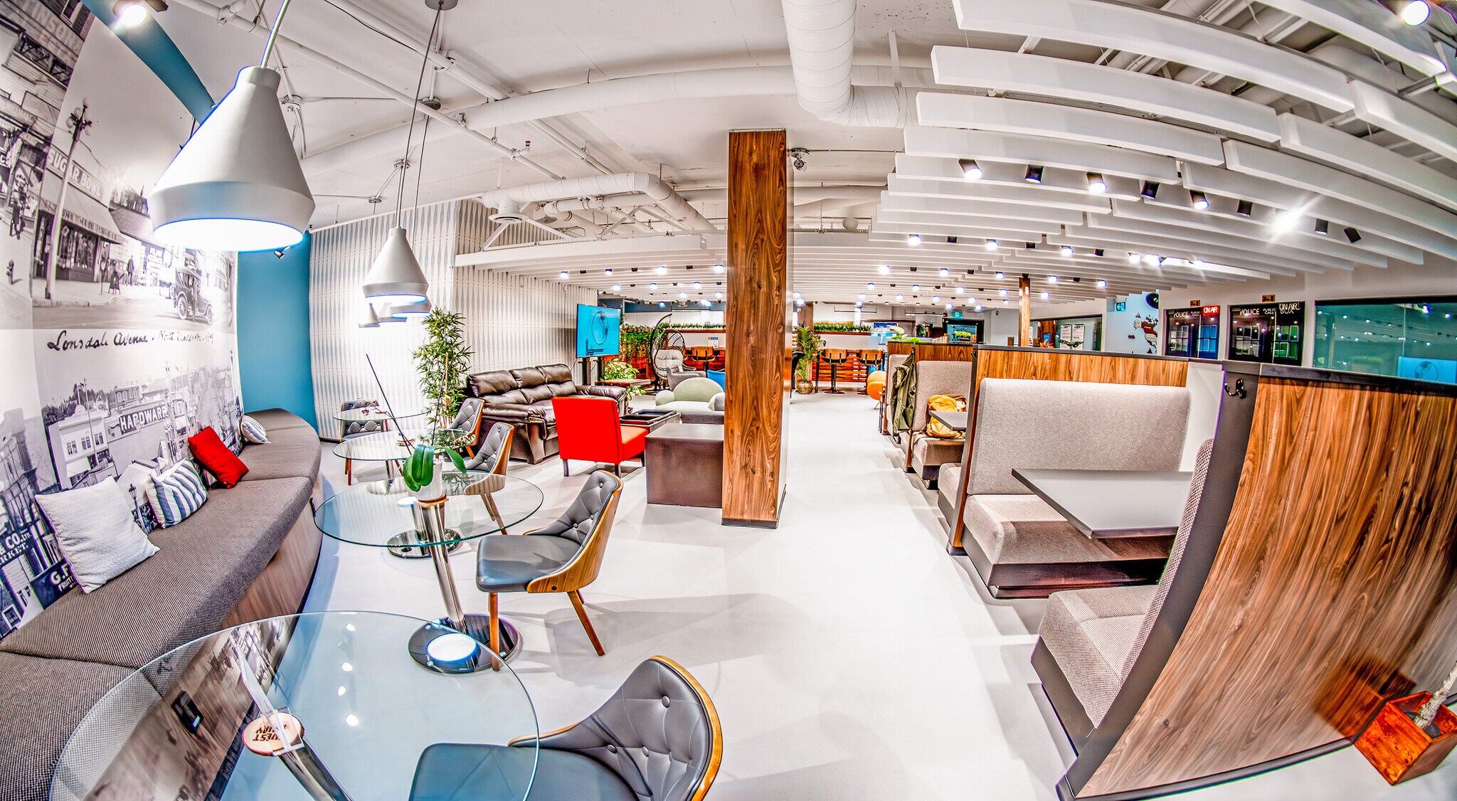 252 W Esplanade, North Vancouver, BC à louer Hall d’entrée- Image 1 de 29