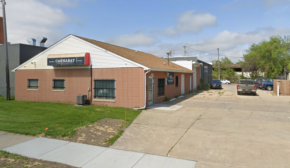 1321 N Sherman St, Bay City, MI à louer - Photo du bâtiment - Image 3 de 4