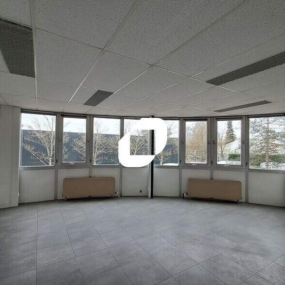 Flex in Buc for lease - Interior Photo - Image 3 of 10